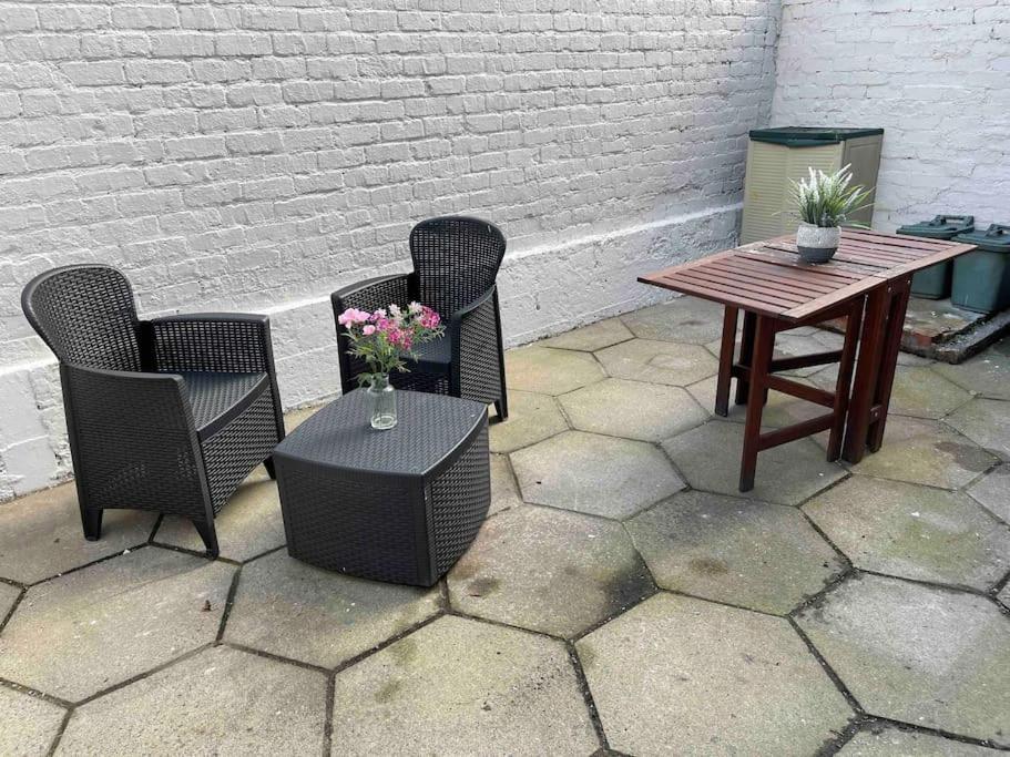Lovely 2 Bedroom House Overlooking Park, Free Parking Belfast Exterior foto